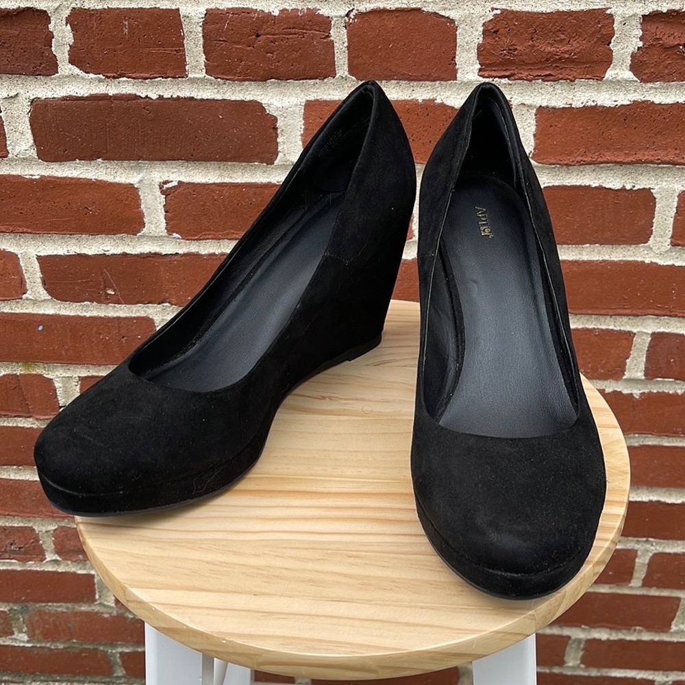 Black Wedge Pumps